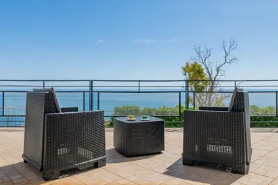 Image de GuestHost - Seafront Apartment near Palermo