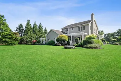 Image de North Fork Escape: Spacious, Stylish, Serene Yard