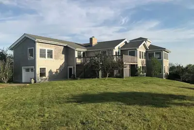 Image de 'The Perch'  A classic Block Island home with 360 degree birds' eye views.