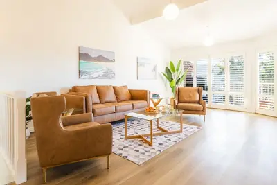 Image de Tomaree Mews 5, 18 Tomaree St - Stunning townhouse in the heart of town