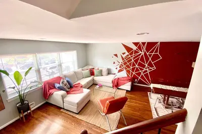 Image de Fácil acceso a Path y autobús - Nyc casa de diseñador + terraza.