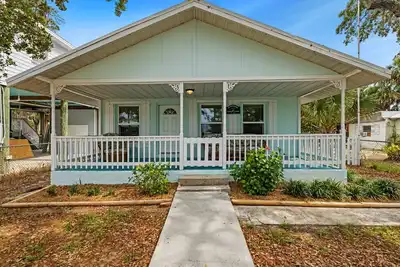 Image de Historic cottage in quiet neighborhood