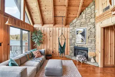 Image de Lakefront Chalet 3bdr + Boat Slip + Gameroom