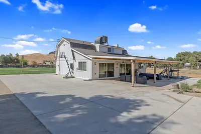 Charming Private 3-bedroom farmhouse to Sequoias National Park