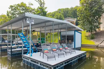Image de Cozy Lakefront Home in No Wake Cove, Private Dock w/ Dock Bar, Spacious Deck