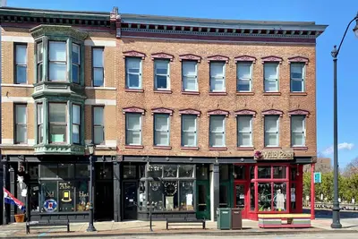 Image de Charming 1-bedroom Historic apartment in Downtown Springfield with Ac & WiFi