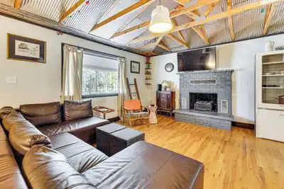 Image de 1 Mi to Town: Woodland Park Home w/ Yard!