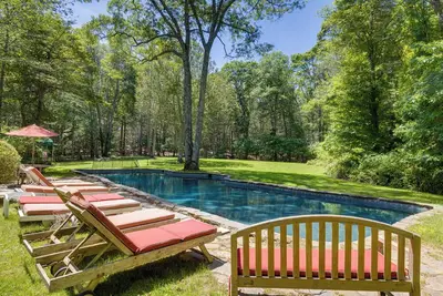 Image de 20-Acre Hamptons Nature Escape w/ Hot Tub & Pool
