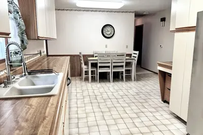 Image de 3-bedroom house in delightful Mapleton with Ac, WiFi. Unwind and enjoy!