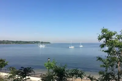 Image de Charming 3-bedroom house, water views, beach access on the North Shore