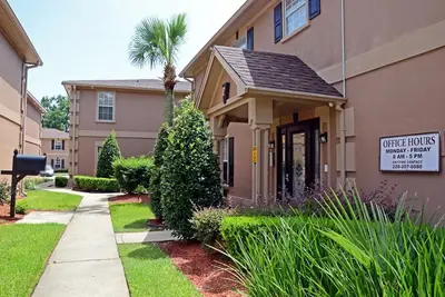 Image de Modern 2-Bedroom Villa with WiFi, Kitchen, Pool apartment in D'Iberville