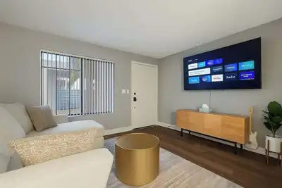 Image de 2KingBd| 2br | 2Bath | 70” Smart Tv | 10min Old Town