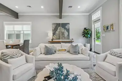 Image de Elegant Coastal Retreat