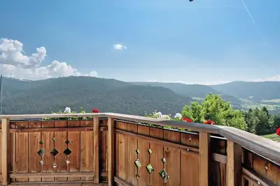 Image de Appartement \"Kornblume\" avec vue sur les montagnes, jardin partagé et Wi-Fi