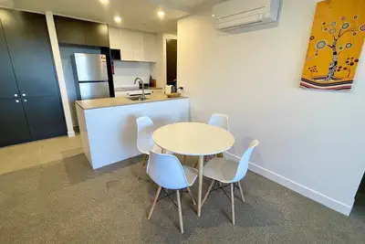 Image de 2br apartment in Phillip with indoor pool, gym, sauna and parking