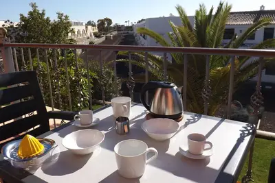 Image de Vacances 'Feel The Sun In Tenerife' avec vue sur la montagne, piscine partagée et jardin partagé