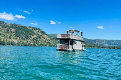 Image de What Ever Floats Your Cabin Choose Your Lakefront