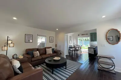 Image de The Village Villa – Renovated 6-Bedroom Home in the Heart of Greenport Village