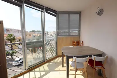 Image de 2 pièces avec loggia piscine et parking 200m plage