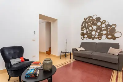 Image de Appartement 3 zones nuit 'Etnart Gallery House' avec balcon, Wi-Fi et climatisation