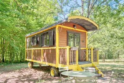 Image de Petite maison \"La Roulotte Jaune\" avec jardin privé, balcon et Wi-Fi
