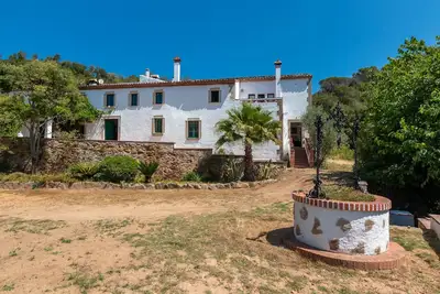 Image de Maison de vacances 'Can Garriga' avec vue sur les montagnes, terrasse privée et Wi-Fi