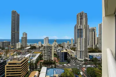 Image de 24th Level Stuning Ocean Views with Heaitng, Aircon & 2 Pools