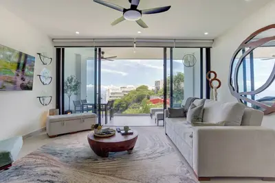 Image de Peaceful Boutique Condo w/ Rooftop Pool Ocean View