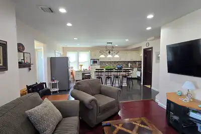 Image de Family-Friendly Beach House Just 1 Block from the Water in Keansburg!