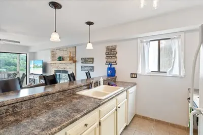 Image de Lakefront Condo w/ Screened Patio, 3 Pools, Boat Slip in Osage Beach