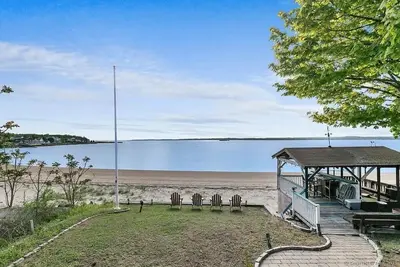 Image de Beachfront Apartment- 10 min from Downtown