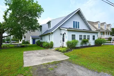 Image de The Sandbox by the Bay~ 4br, Bonus Room, Big Yard, & Outdoor Shower