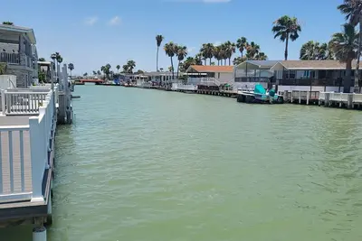 Image de Charming 1-bedroom waterfront beach cottage on the canal in Liv Port Isabel