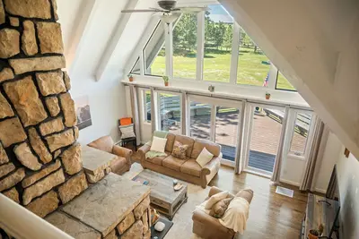 Image de Pikes Peak Views • Sleeps 15 • Hot Tub • Wood Fireplace • 5 Acre Retreat