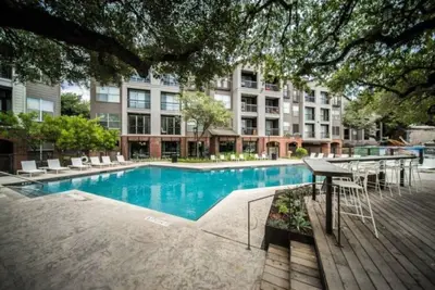 Image de Super Stylish, Spacious, Fun and Best Location!