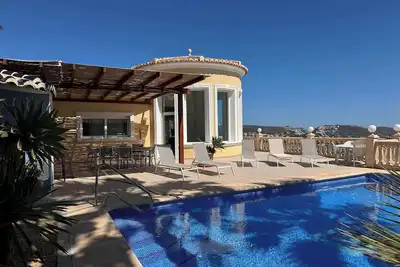 Image de Magnifique villa avec vue imprenable sur la mer et vue panoramique, et piscine