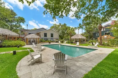Image de Waterfront Oasis with Pool, Fire Pit & Dock