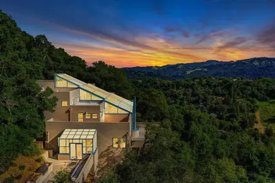 Image de 5 Br Sleeps 8! Hot tub~Dog Friendly~Stunning Views