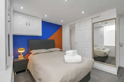 Image de Sheffield 2-Bed Flat by Parks, Trails & Woodland