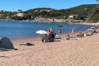 Image de face plage vue mer studio refait à neuf parking privé fermé