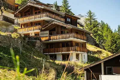 Image de 4-Bedroom Alpine Chic Escape at Chalet Mouton in Saas-Fee!