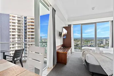 Image de Comfy Interconnecting 2 Bedroom Unit at Legends