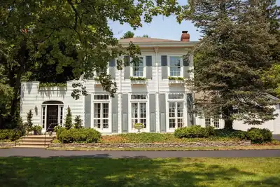 Image de Fairview - an Expansive Retreat