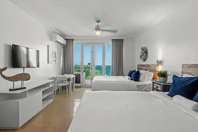 Image de Oceanfront | In Old San Juan | Hot Tub | Balcony With Vistas