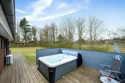 Image de Lovely holiday home with large outdoor spa, indoor spa and sauna close to Ringkøbing Fjord.