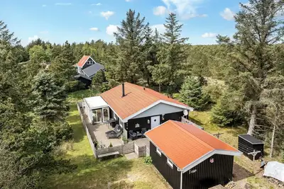 Image de Cozy holiday home with indoor hot tub and sauna in Vorupør.