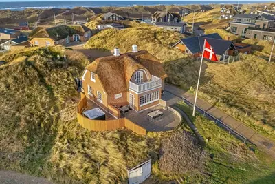 Image de Charming holiday home with outdoor hot tub, in the center of Søndervig and only.