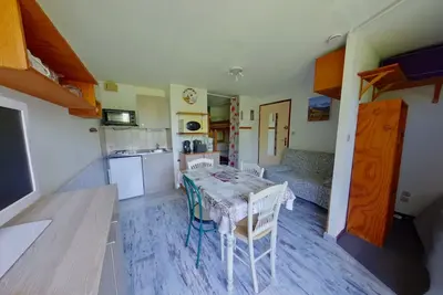 Image de Studio lumineux avec loggia et parking aux Rousses