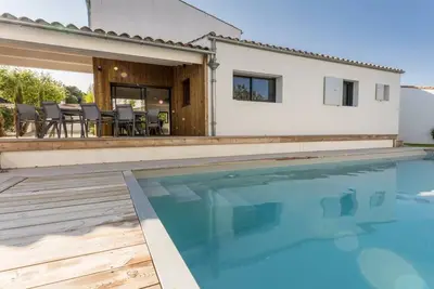 Image de Maison familiale pour 10 avec patio et piscine Ă La Flotte
