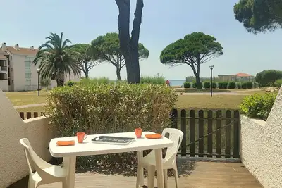 Image de Studio en rdc avec terrasse fleurie et accès espace aquatique